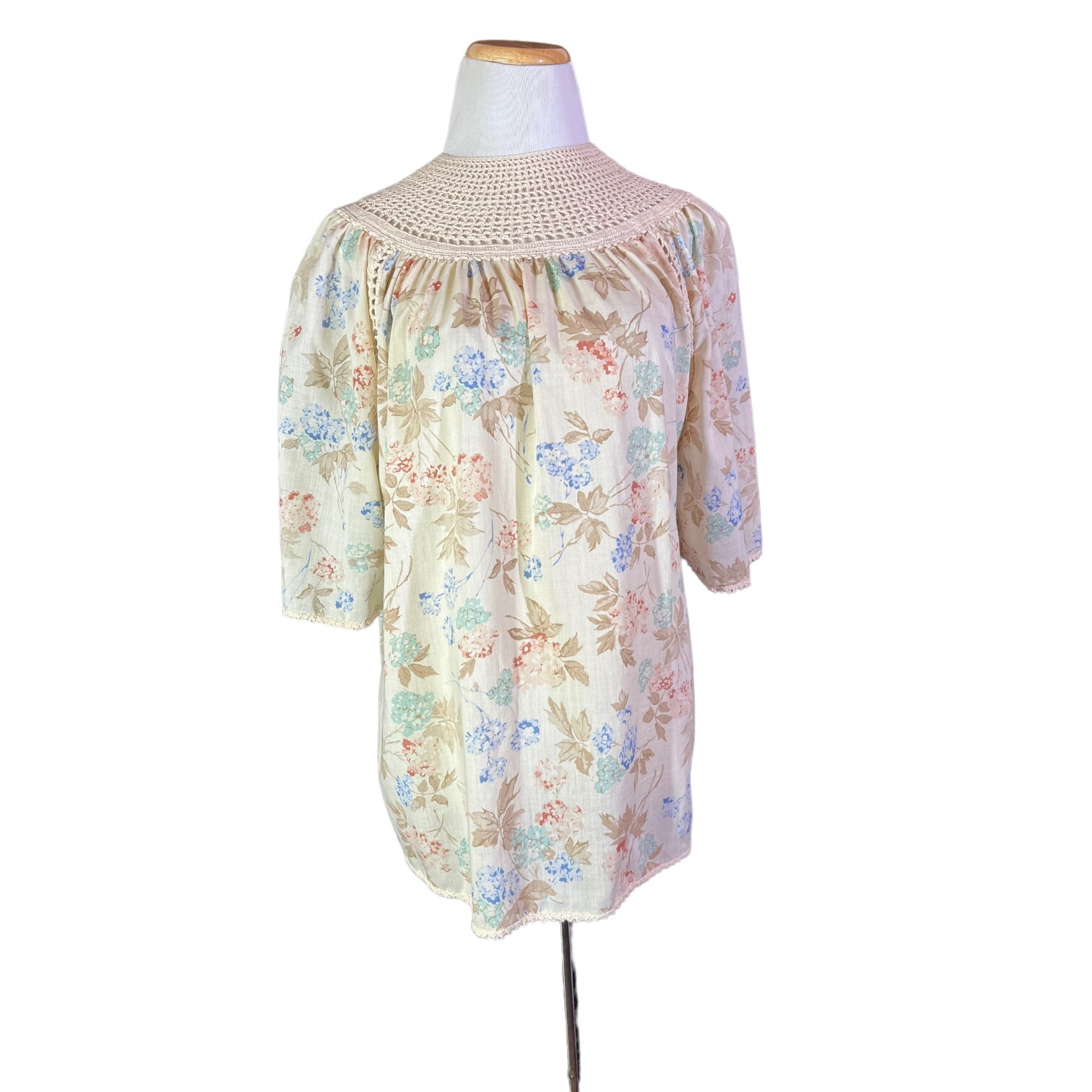 Vintage late 70s early 80s Floral Button Blouse Crochet Neckline Trim
