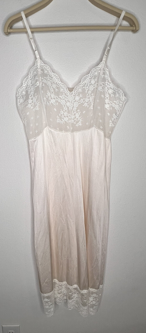 VTG Vanity Fair Full Slip Size 34 TT Beige Lace USA Made Antron III Nylon