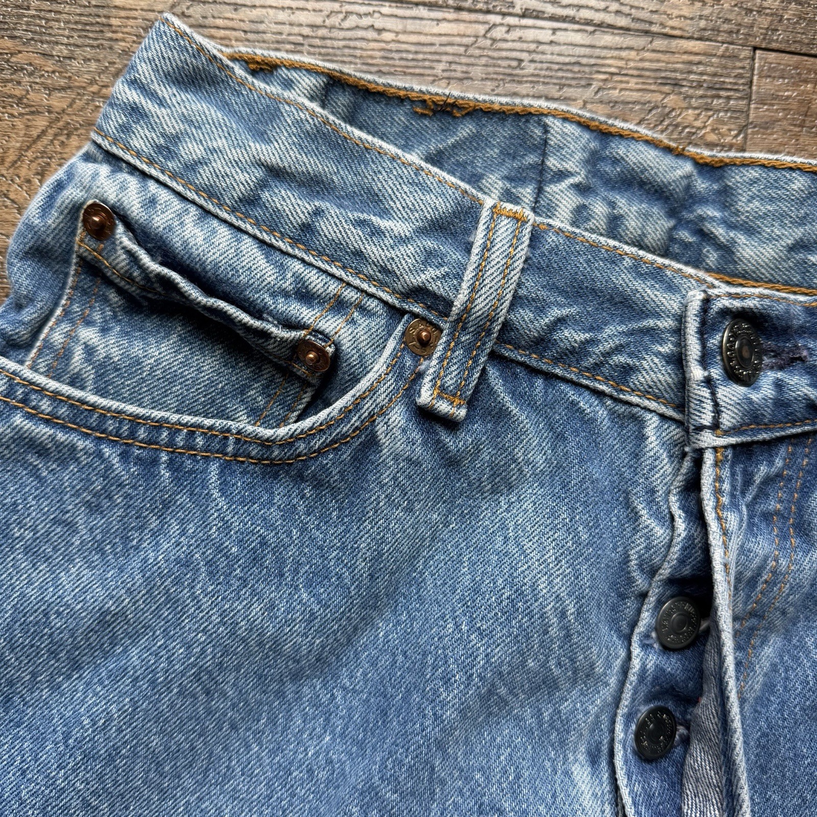 Vintage 1980’s Womens 7 (24”) Levis 544 Made In USA Worn Light Wash Jeans