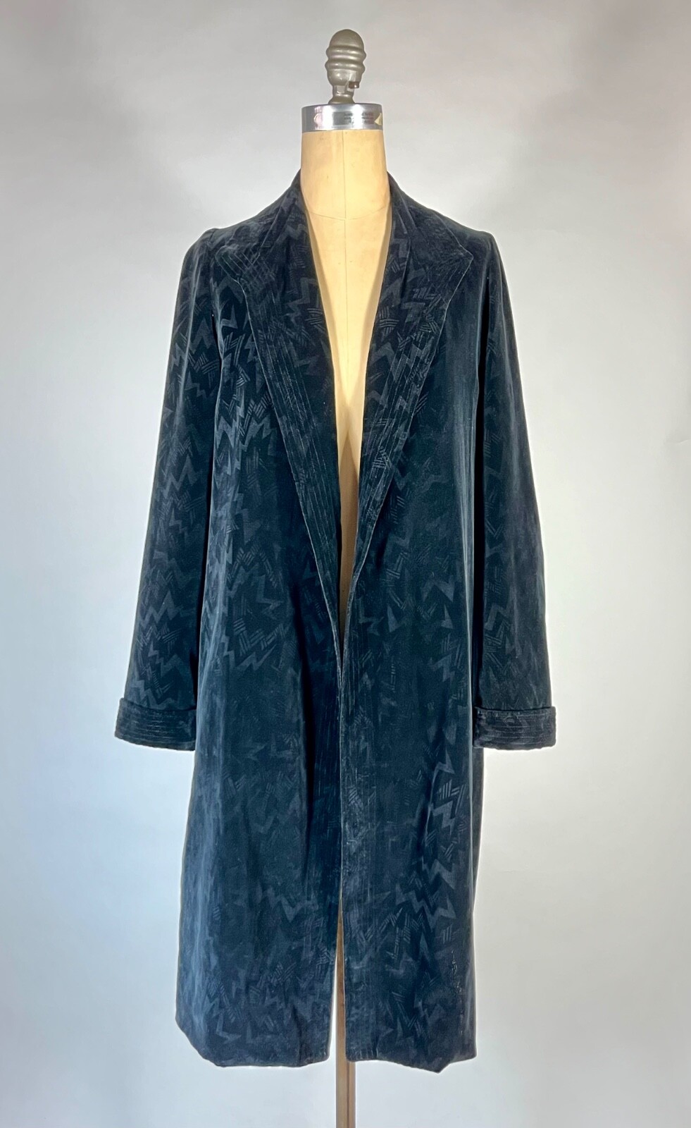 Antique-Vintage 1920’s black VELVET velveteen clutch coat w/soft Art Deco print