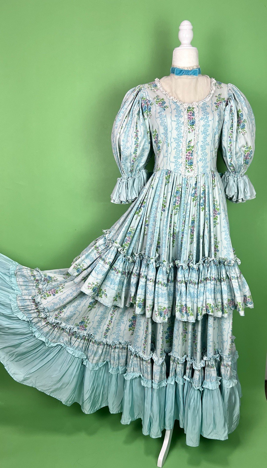 Vintage 70s Blue Floral 1700s Colonial Dress Full Tiered Skirt – Sz Small