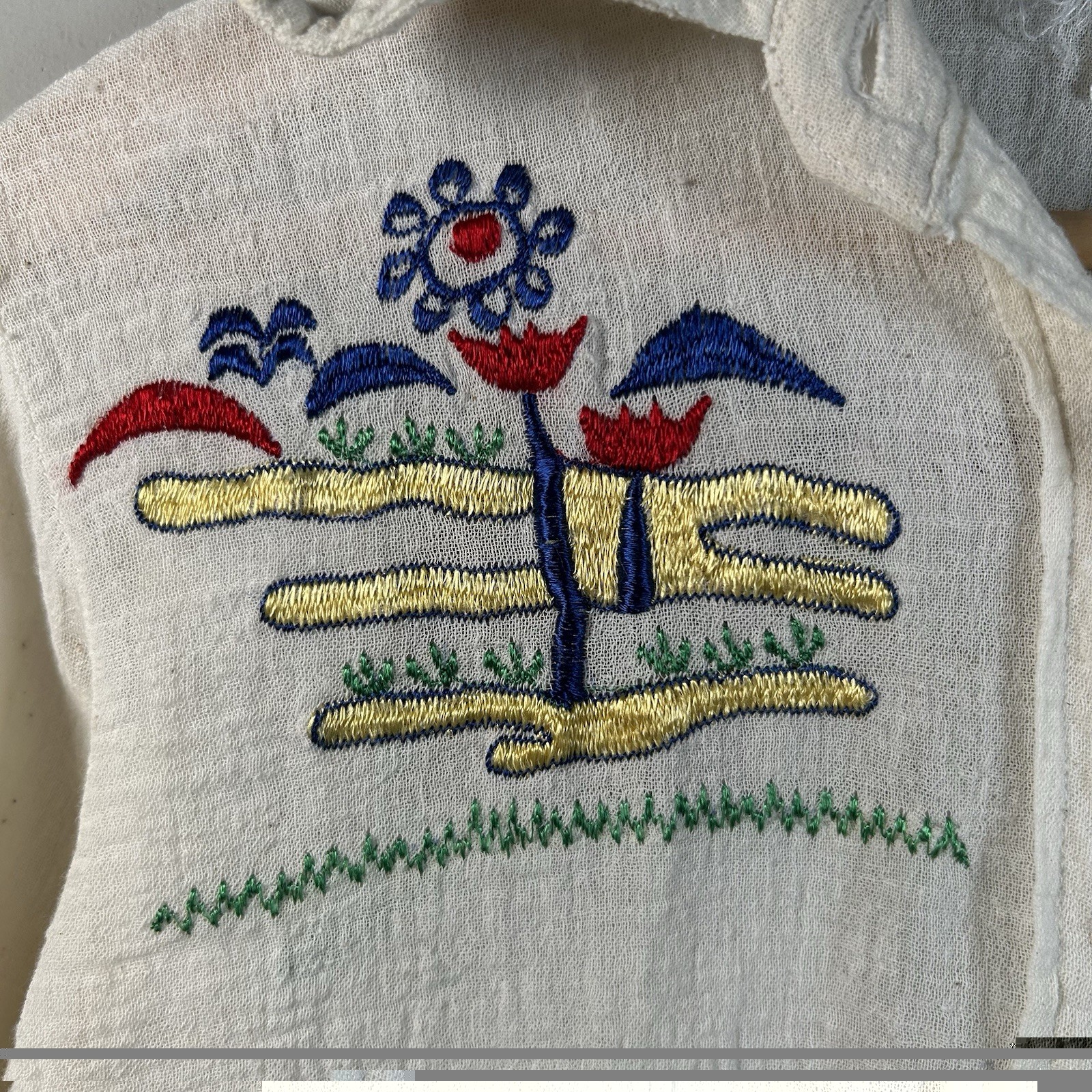 VTG 1970s Scenic Floral Embroidered White Gauze Cotton Button Up Womens Sz M