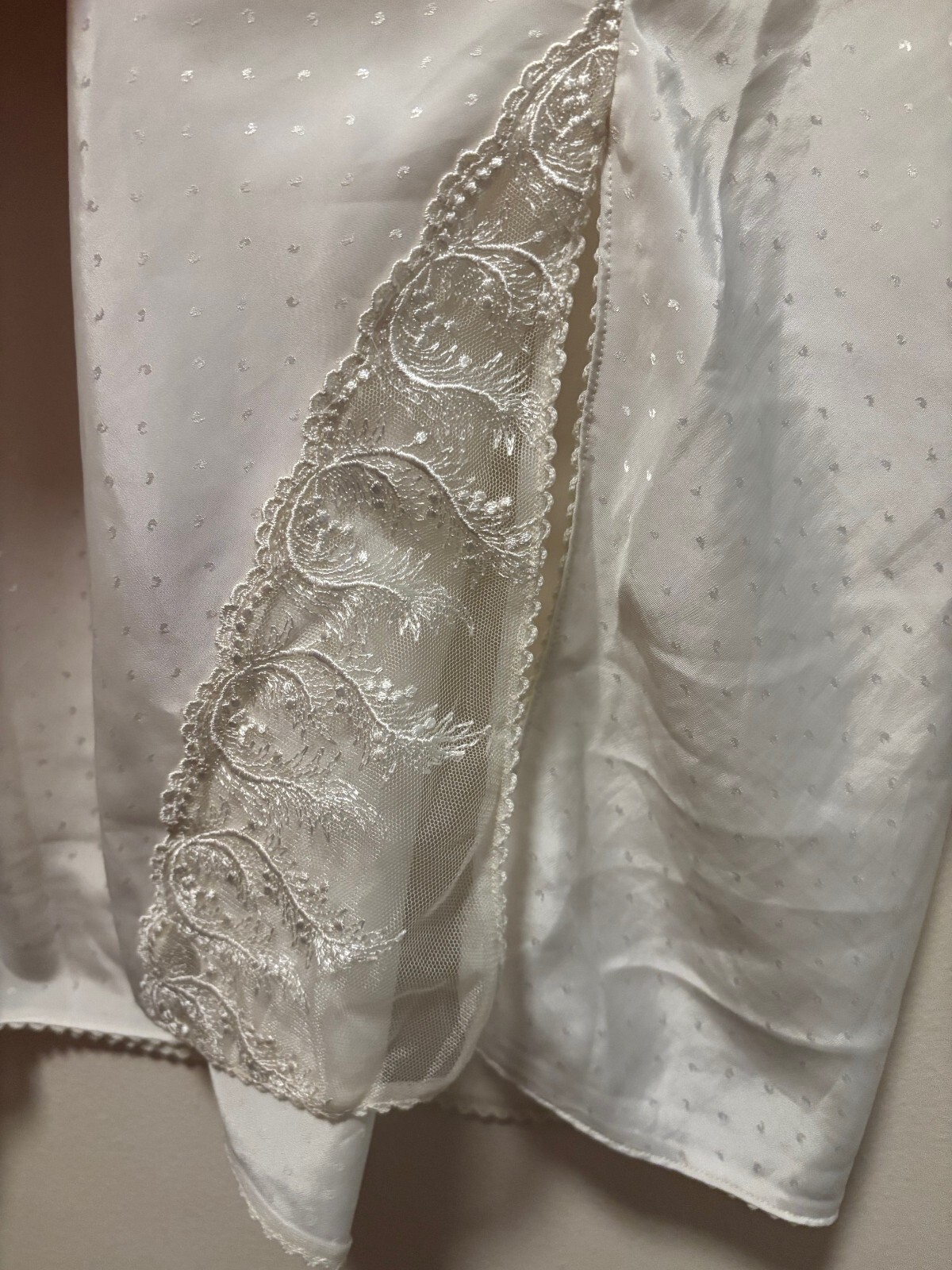 27″ Wacoal 82017 Cream Dots Lace Side Slits Polyester Half Slip USA M