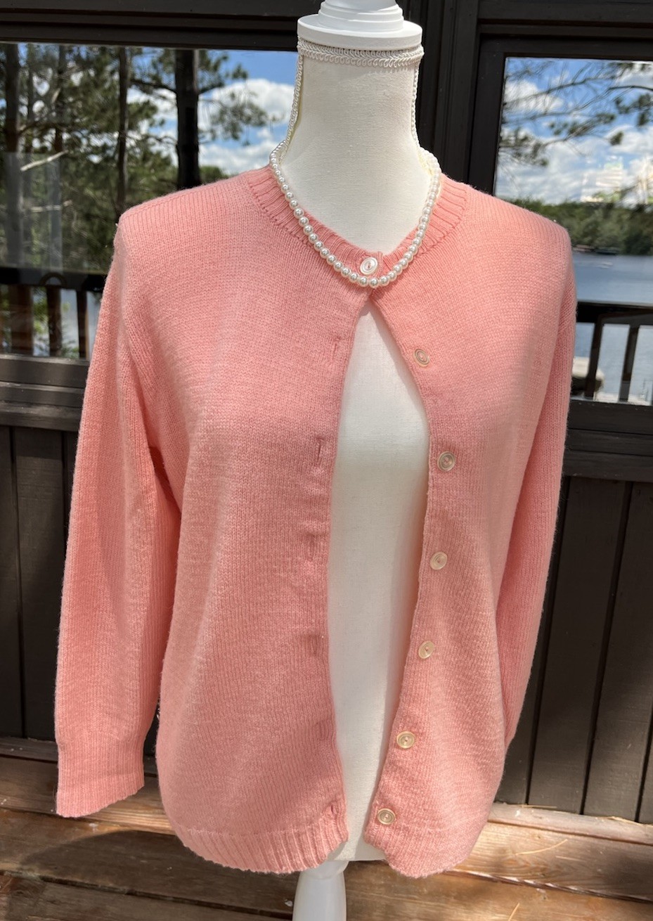 Vtg 1950’s Ladies Wool Cardigan Sweater Bubble Gum Pink Garland sz S/M Petite