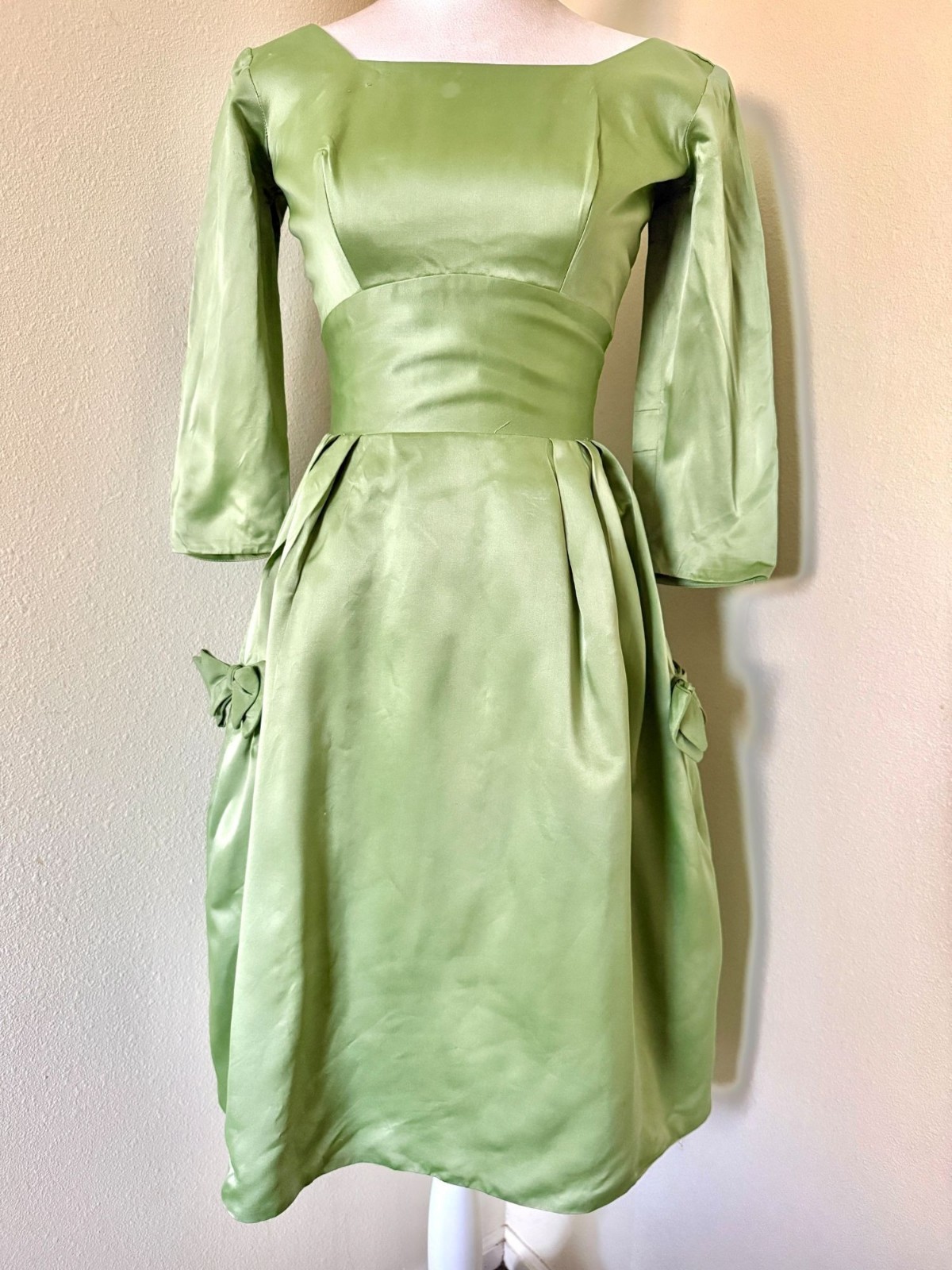 Vintage 1950s 3 4 Sleeve Wiggle Midi Dress In Light Green With Bow Details