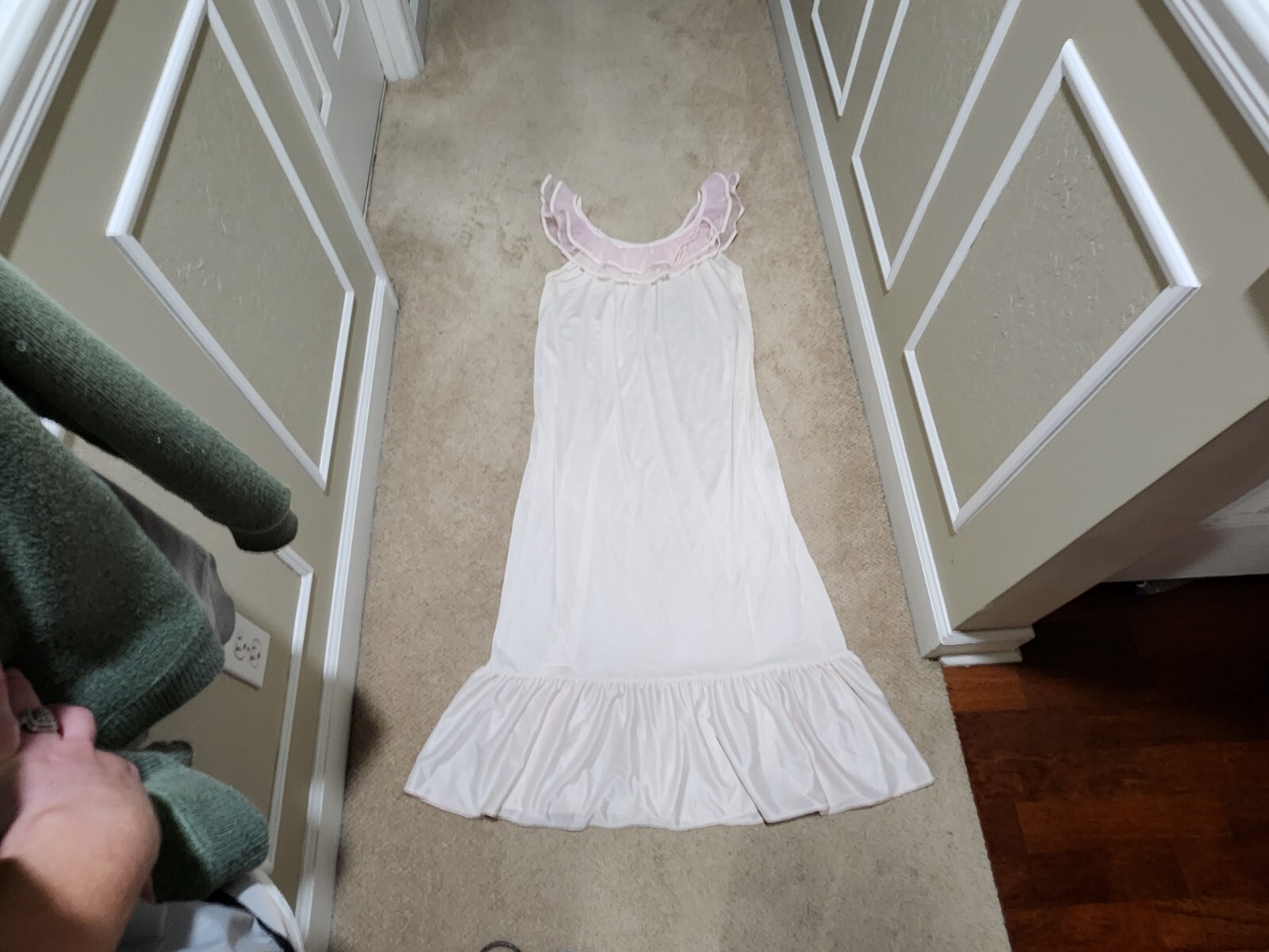 Spotlight Vintage Light Pink Ruffle Long Nightgown Women’s Size Medium