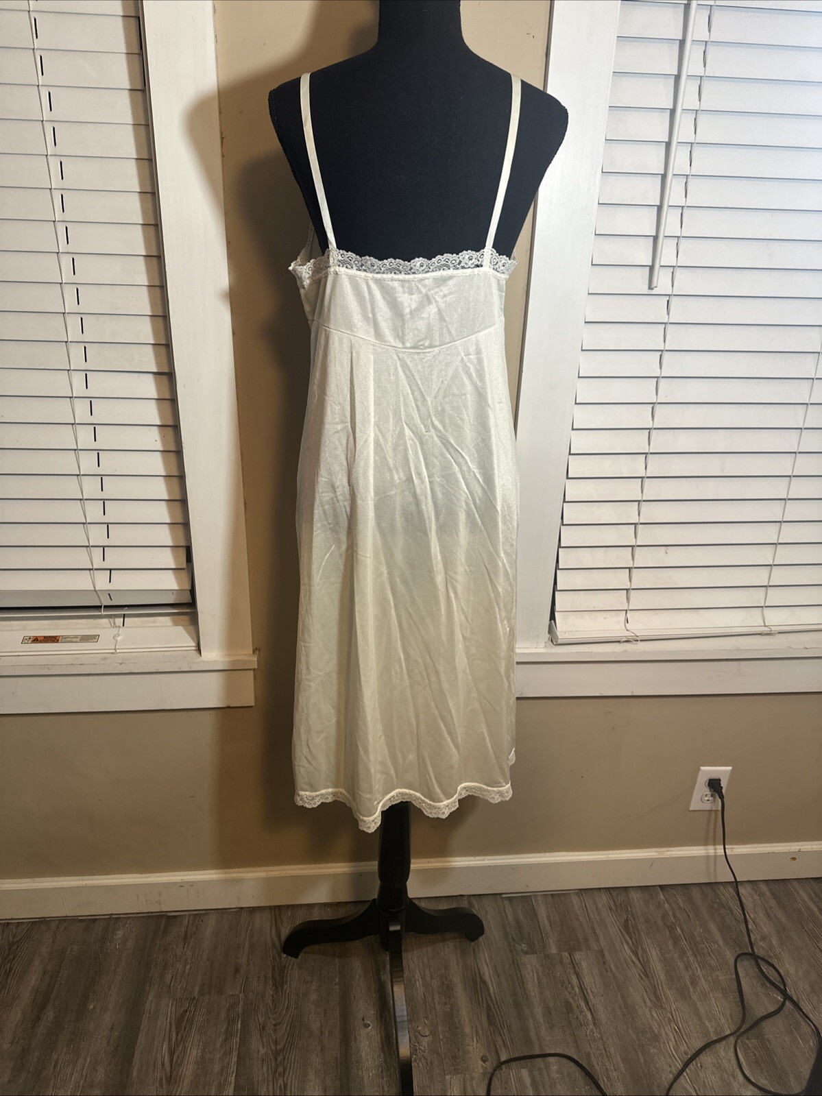 Deena VTG Full Slip Adjustable Shoulder Straps Off White Size 38
