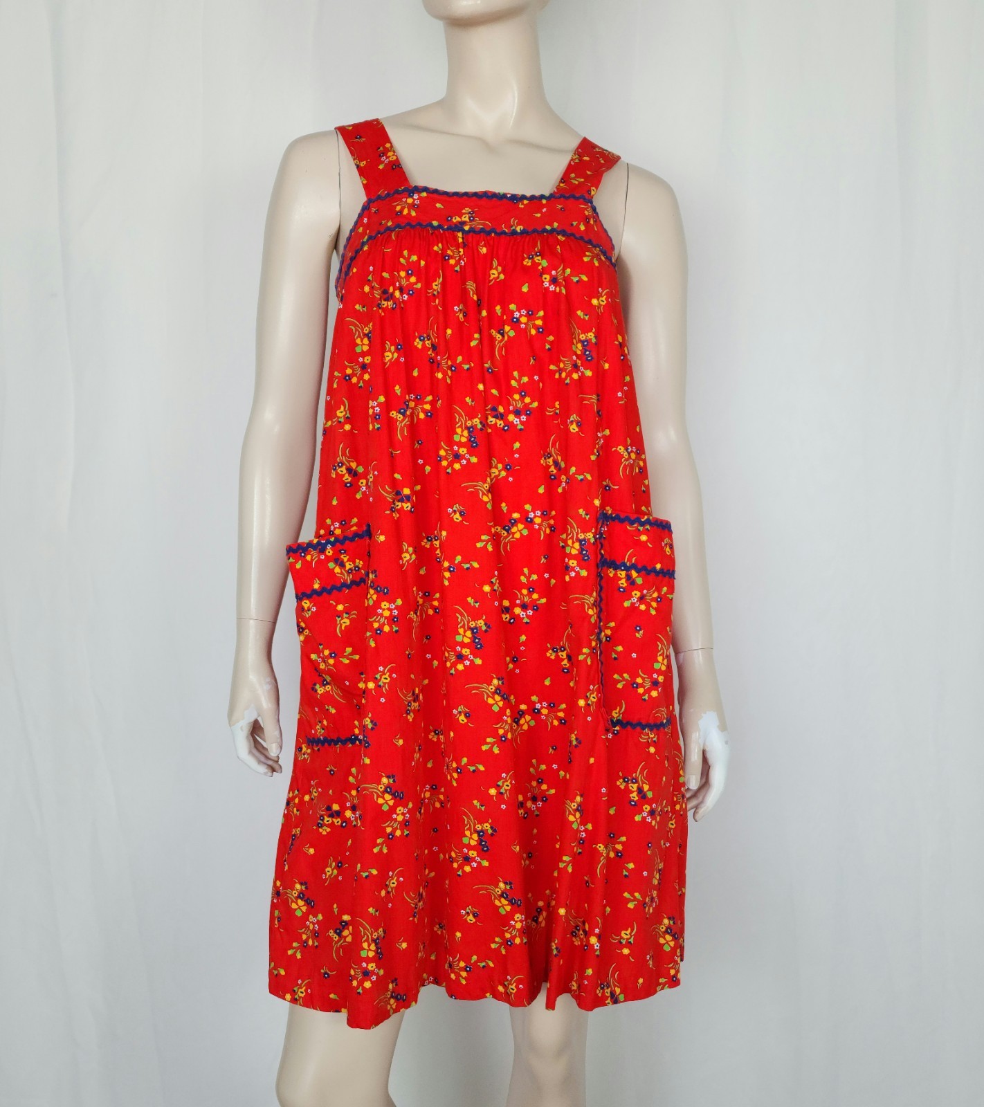 Vtg 70s floral house smock dress red XS-SM Leisure Lady