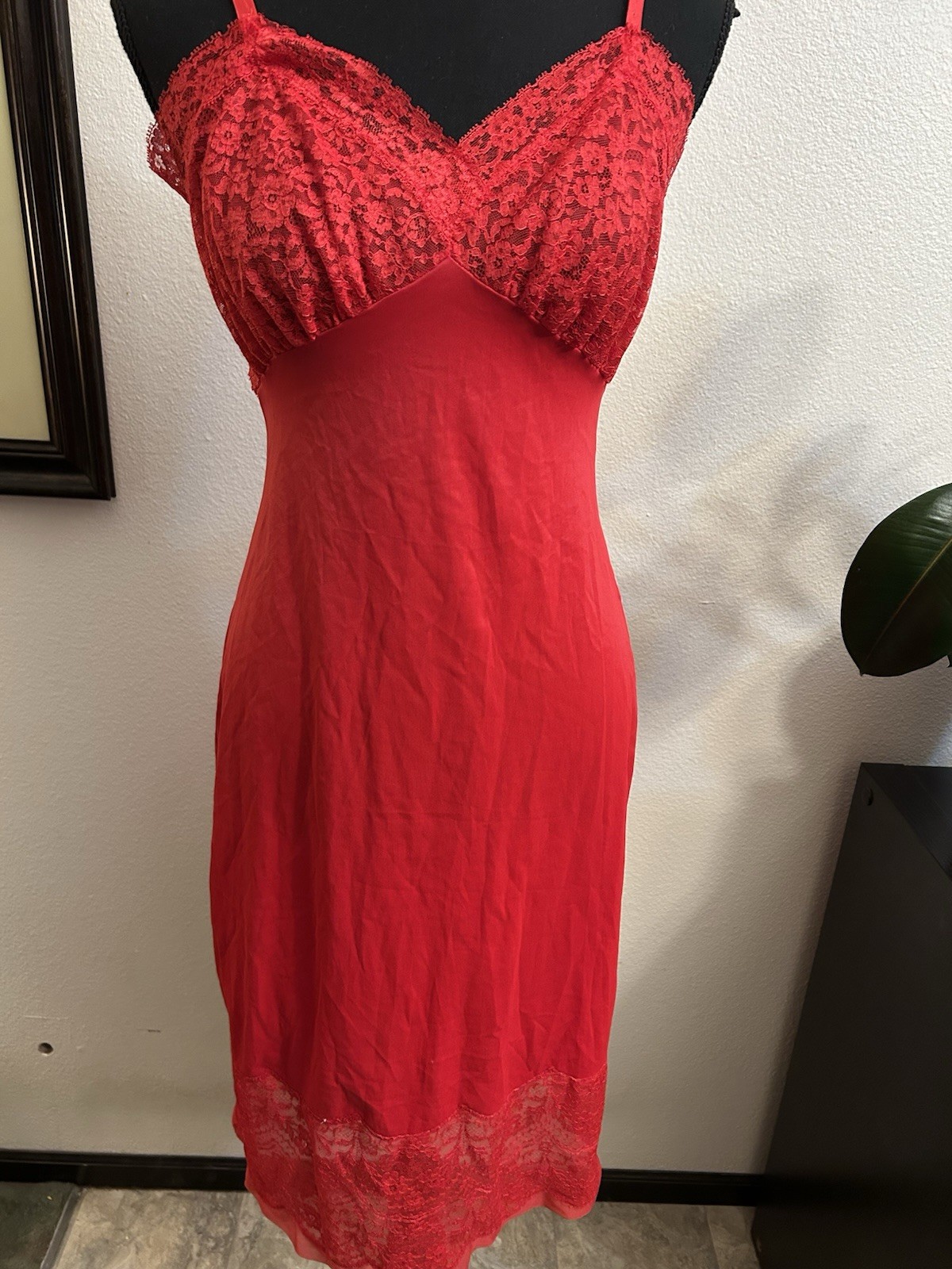 Vtg 1950’s Full Slip Sz Lg VAN RAALTE Red Lace Sexy Nylon Rare Slip-dress Sexy