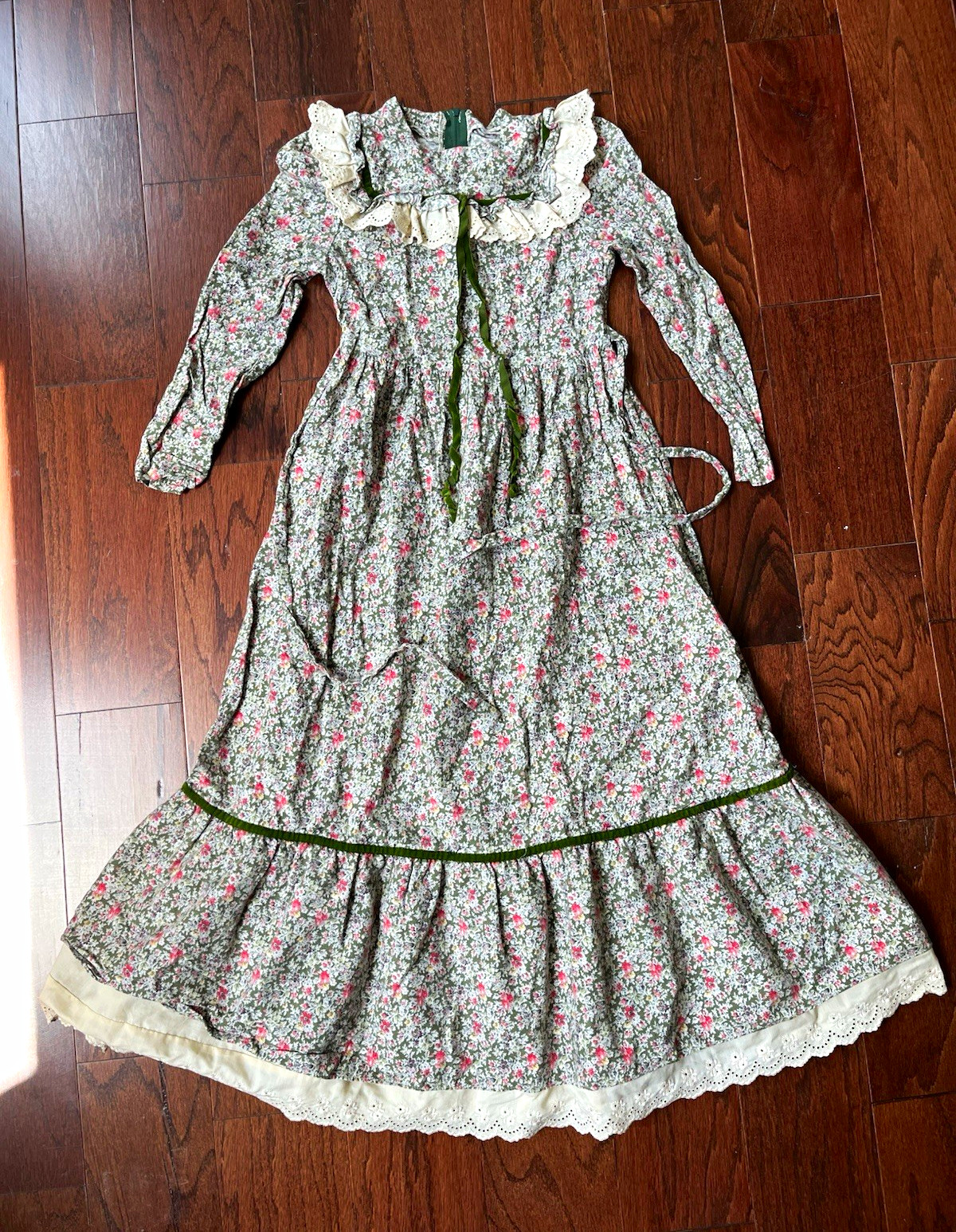Women’s Victorian Vintage Handmade Floral 3/4 Sleeve Dress from Paris