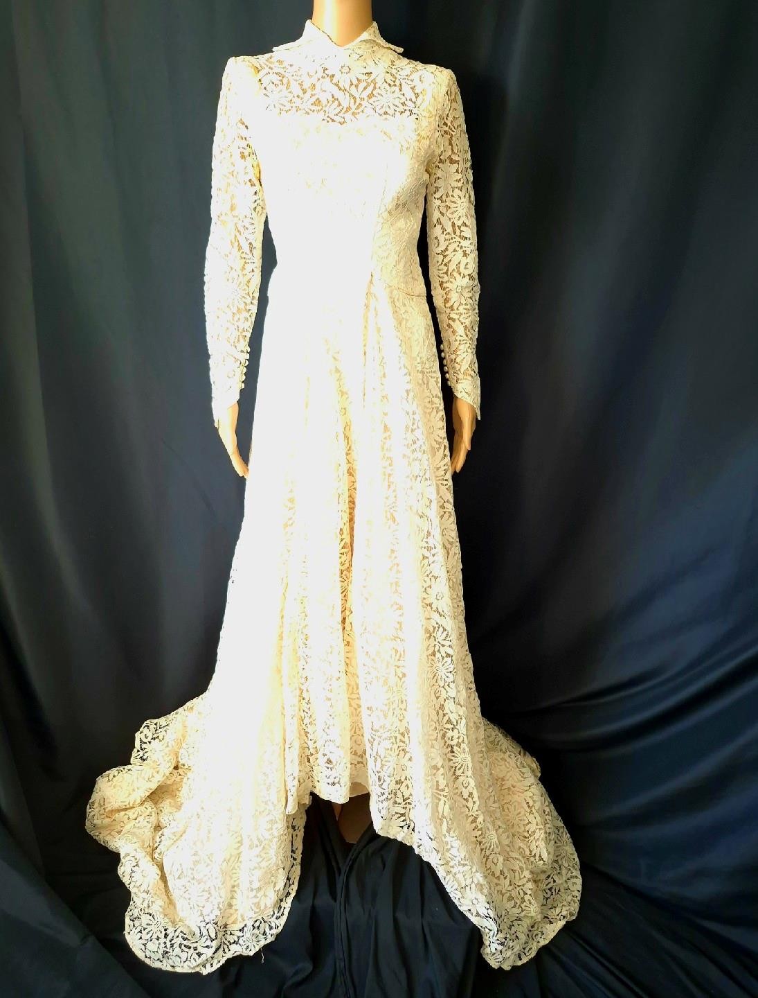 ROMANTIC CHAMPAGNE LACE & SATIN Vintage 1930s 40s BRIDAL WEDDING DRESS S