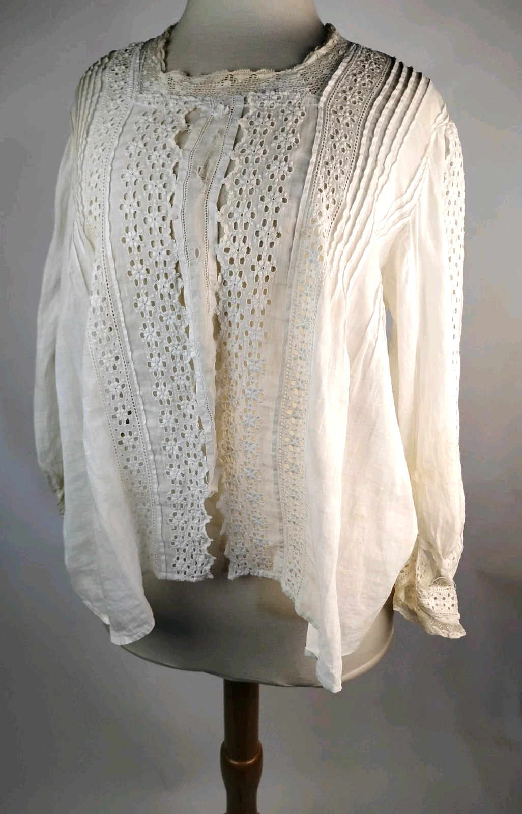 Edwardian White Cotton Lawn Blouse with Eyelet & Pintuck Lace c. 1900
