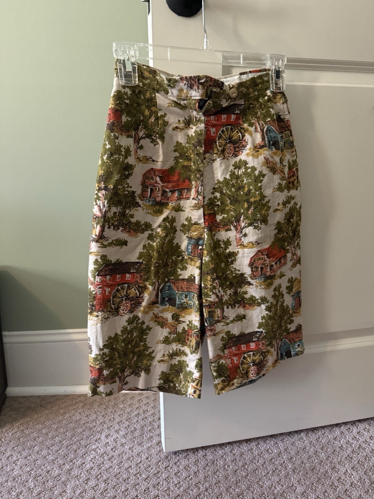 vintage shorts scenic print, featuring a label that reads “Stren by the sea.”