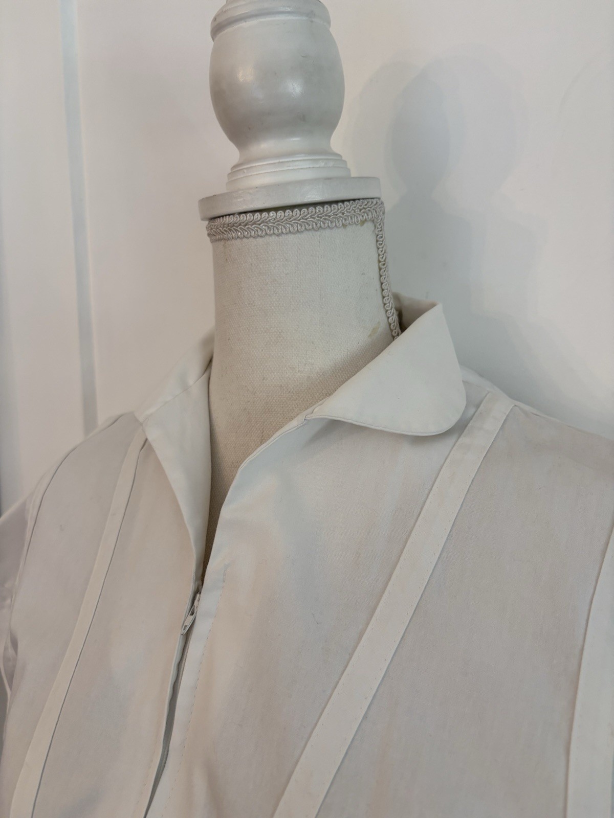 Women’s Vintage 60’s 70’s White Swan Nurse Dress Uniform in White Size 8