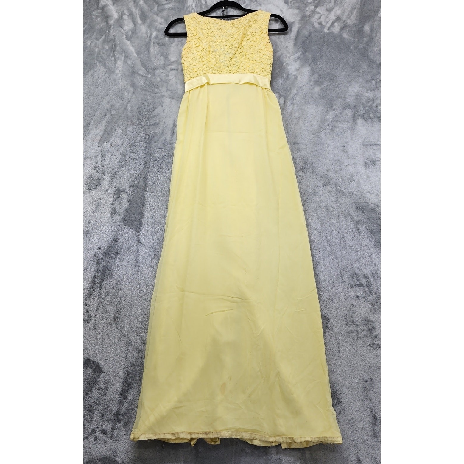 Vintage 60s Gown Size XXS Yellow Crochet Flowers Bow Sleeveless Low Back Formal