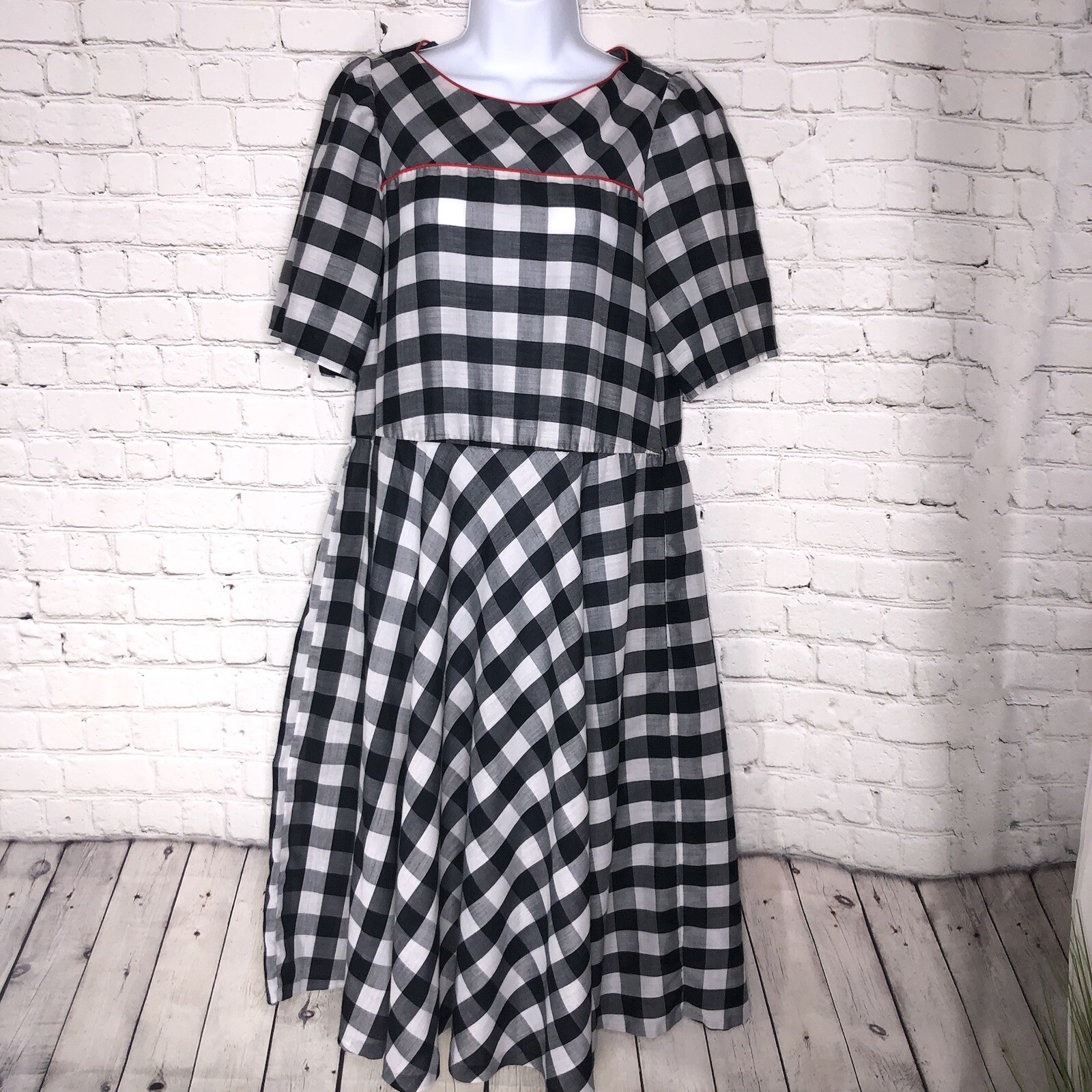 Vintage Jean Leslie Black White Dress Red Piping Trim Size 10, No Belt 0014