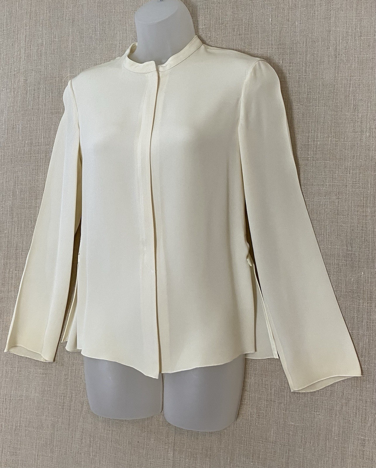 Giorgio Armani Le Collezioni Size 4 Blouse Silk Blend Ivory Luxury Designer Zip