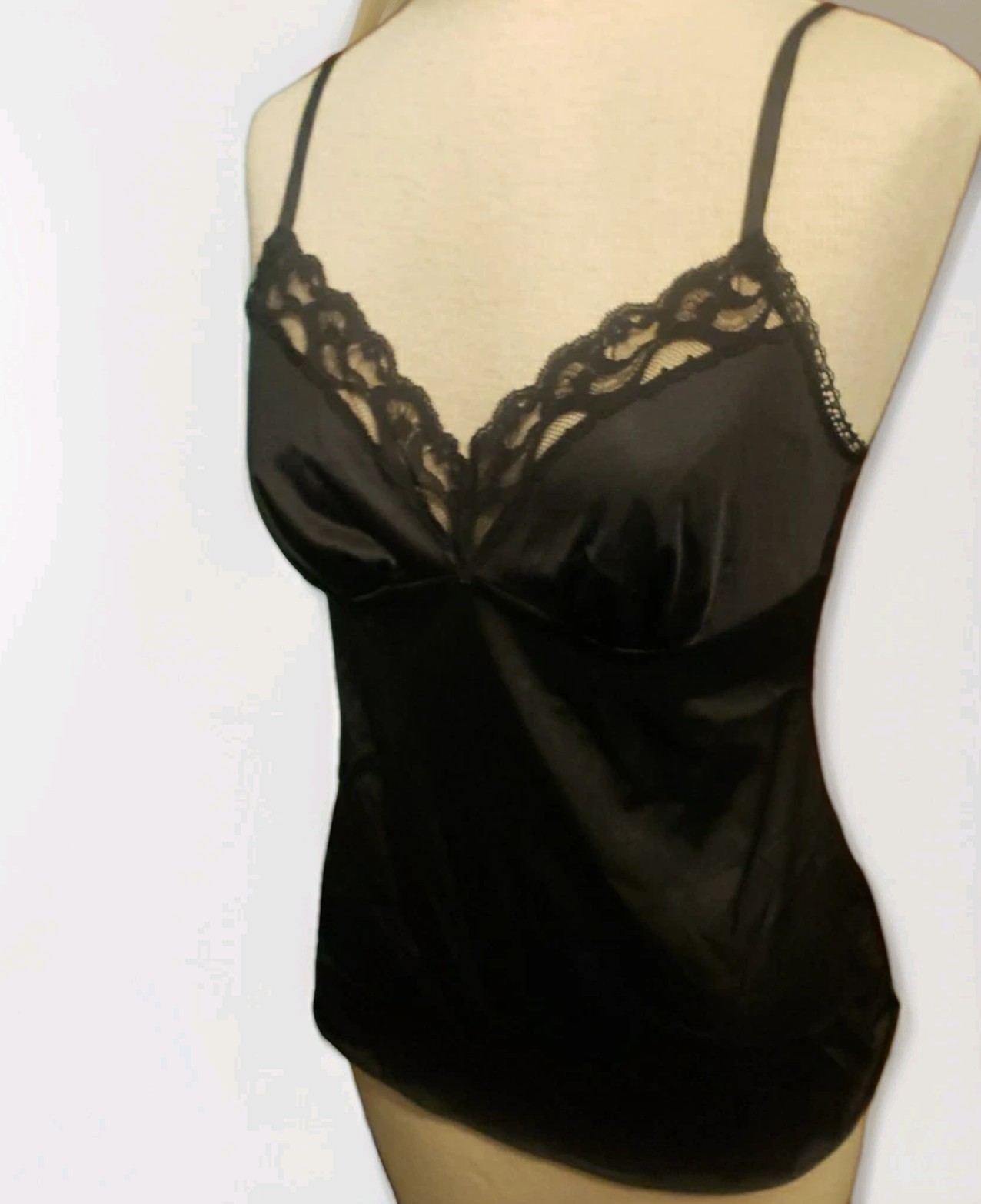Vintage Vanity Fair Camisole Womens 34 Small Black Lace V-Neck Lingerie Slip Top