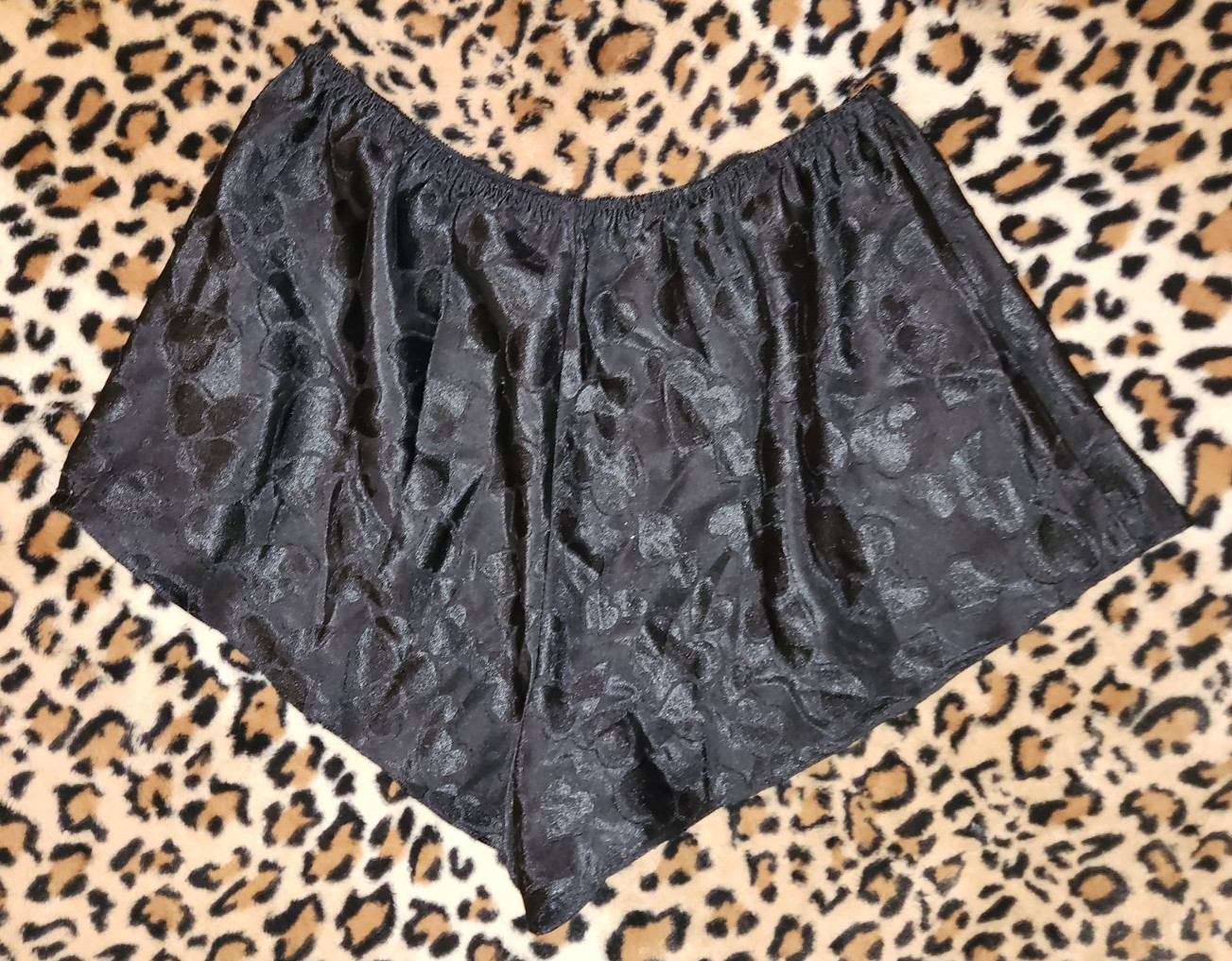 Hearts Design~Valentines~Vtg Erika Taylor Silky Black Sleep Shorts Sleepwear M