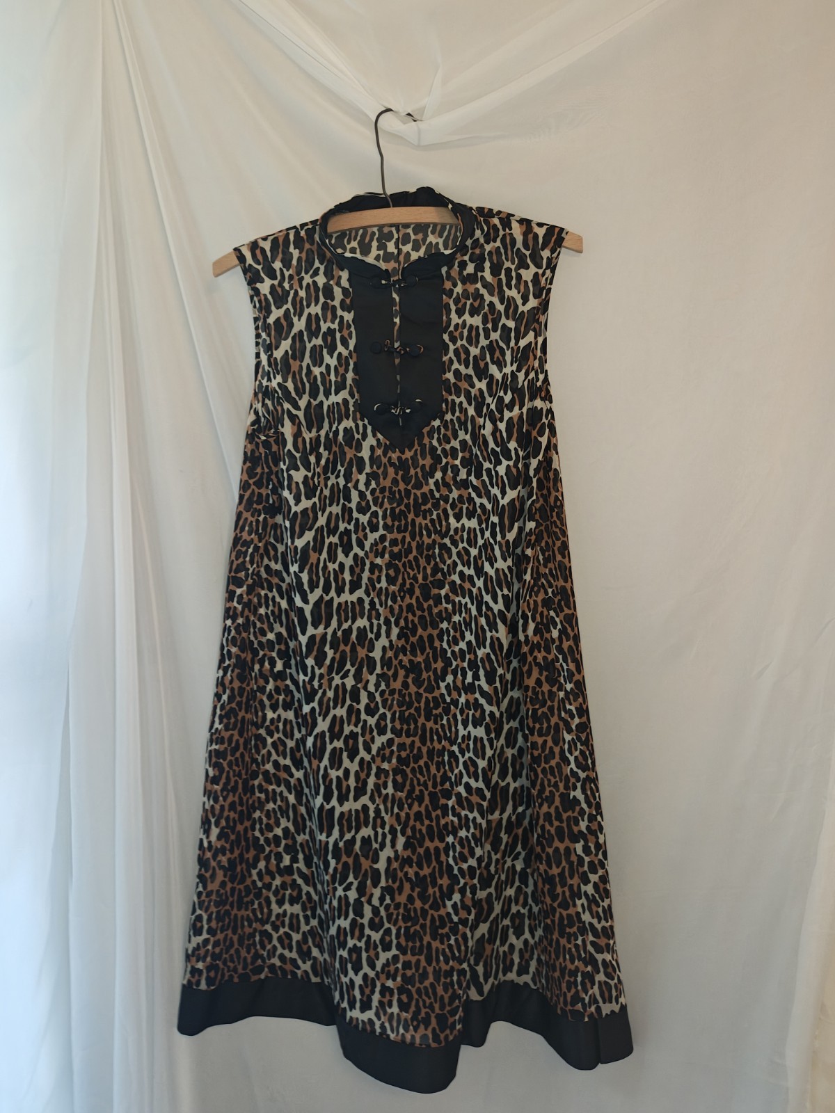Vtg VANITY FAIR LEOPARD Nightgown Silky NYLON Shift Gown Dress 60s 70s Black S