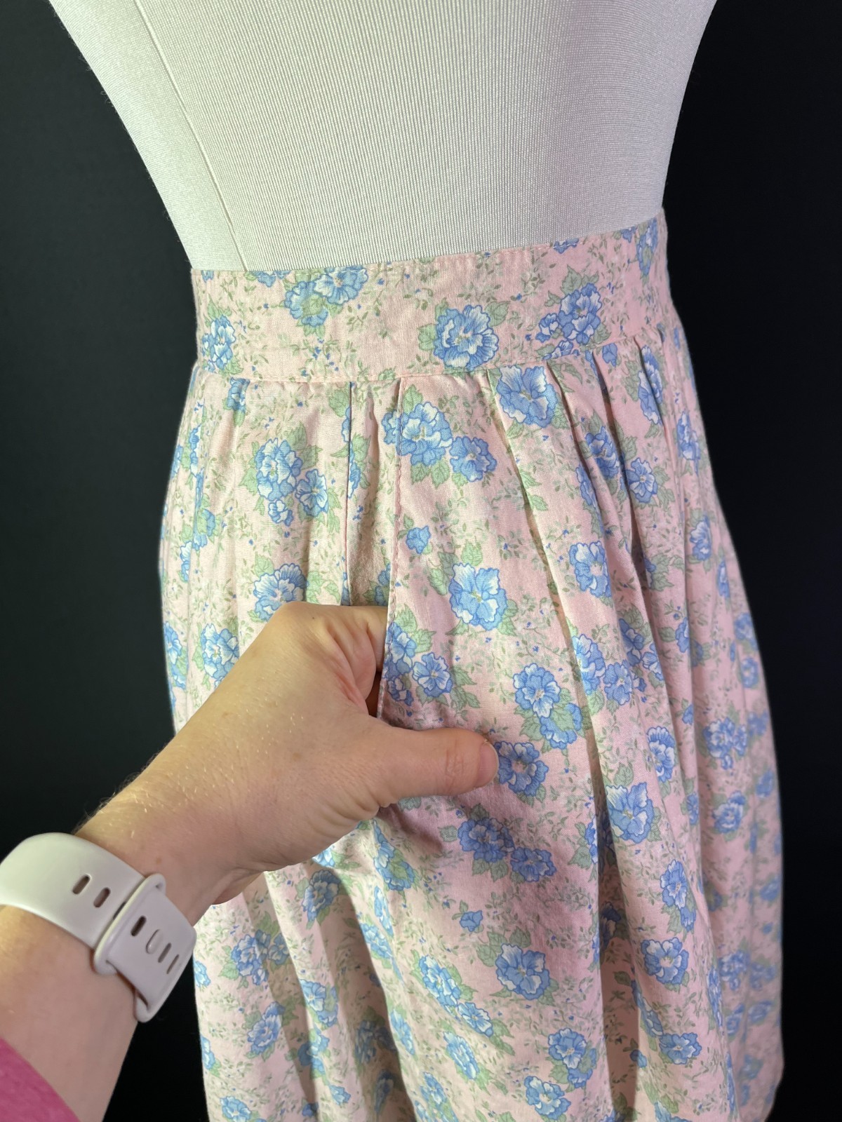 Vintage Selections by Manor House 25″ Waist Skirt Cotton Floral Pink Pleated