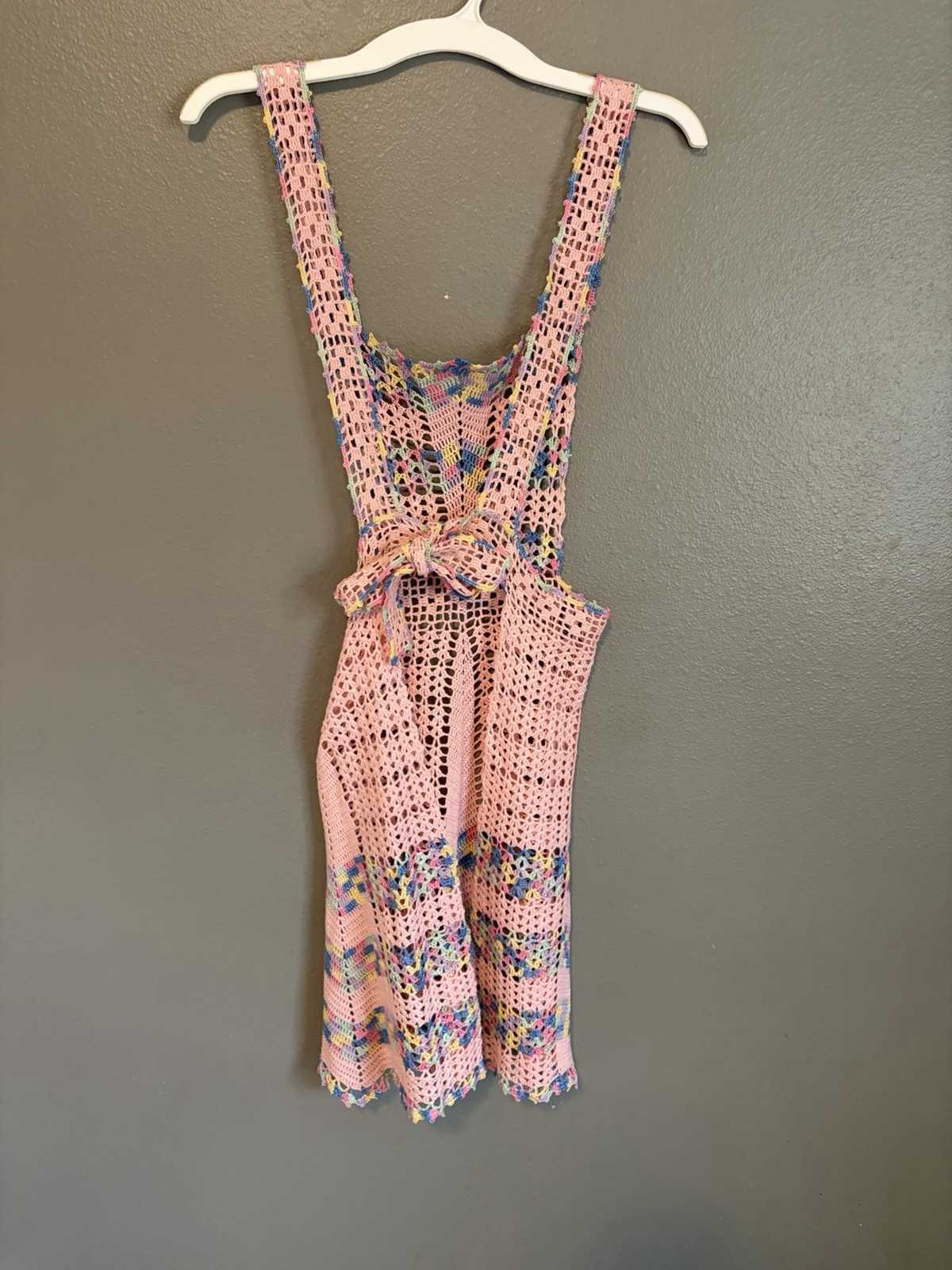 VINTAGE HAND CRAFTED CROCHETED APRON BLUE PINK GREEN YELLOW BEIGE CHEVRON