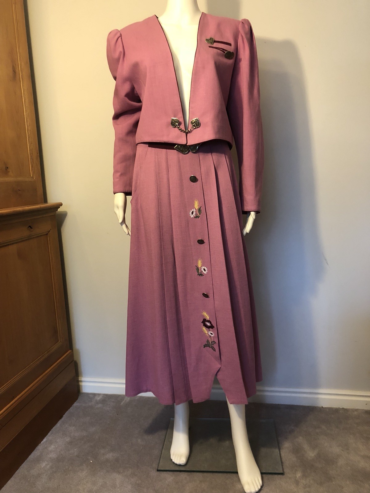 Austrian traditional suit set Classic Skirt & Jacket Dress Pink Puff Sleeve
