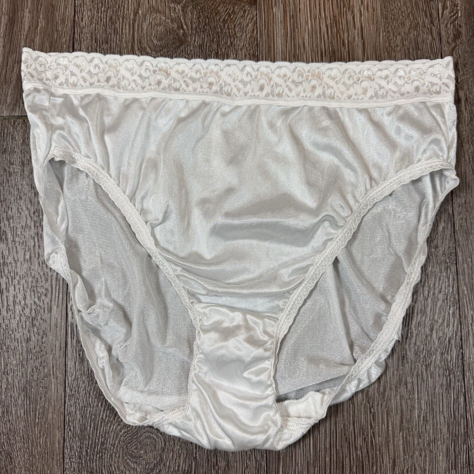 Size 10 vintage Hanes Her Way 100% nylon panties w/Lace White