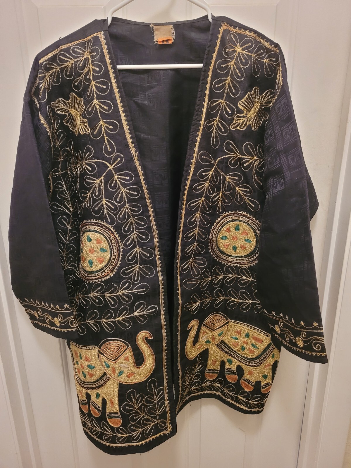 VINTAGE AUTHENTIC- Embroidered Elephant INDIA/NEPAL Silk Long Sleeve Jacket-XL