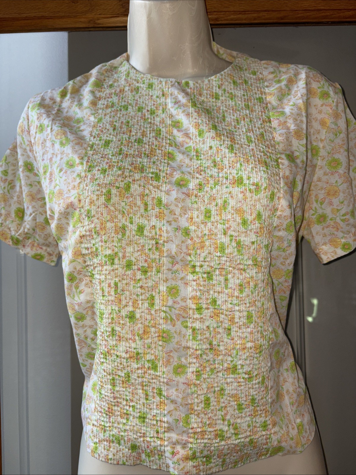 VTG Ship’n Shore Yellow Floral Back Button Blouse Size 34