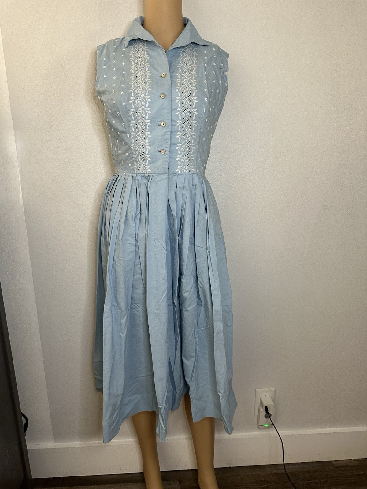 Vintage 1950s Dress embroidered pearl buttons swing day dress cotton size XS USA