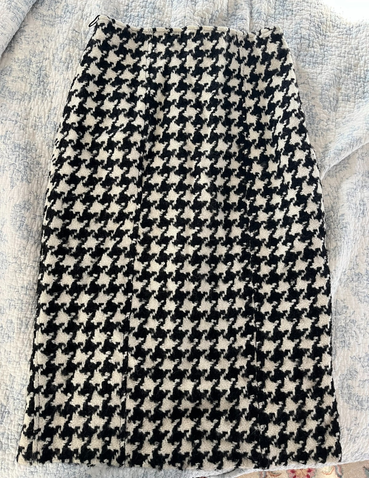 VINTAGE CALVIN KLEIN SIZE 12 WOMENS BLACK IVORY HOUNDSTOOTH WOOL SKIRT 1970S
