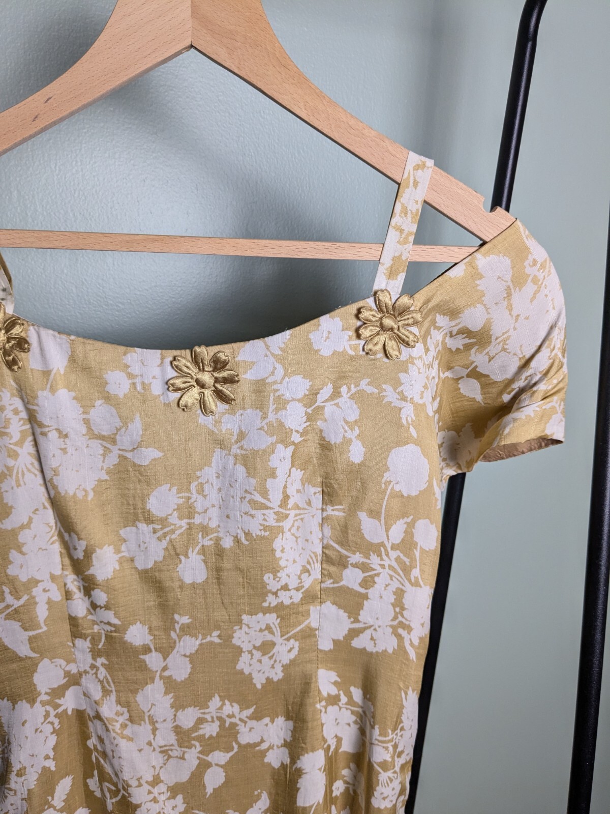 Damaged Golden Vintage Shoulder Strap Floral Wiggle Dress Silky 1950s Pinup