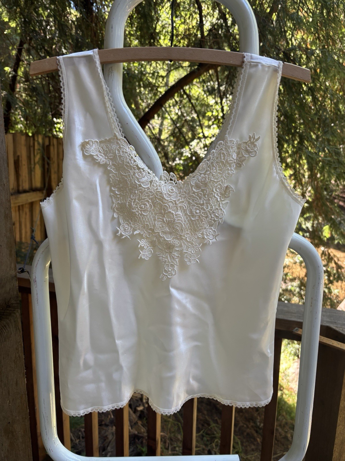 VTG Escapades Women’s Ivory Silky Satin Cami Tank Top Applique Lace Medium