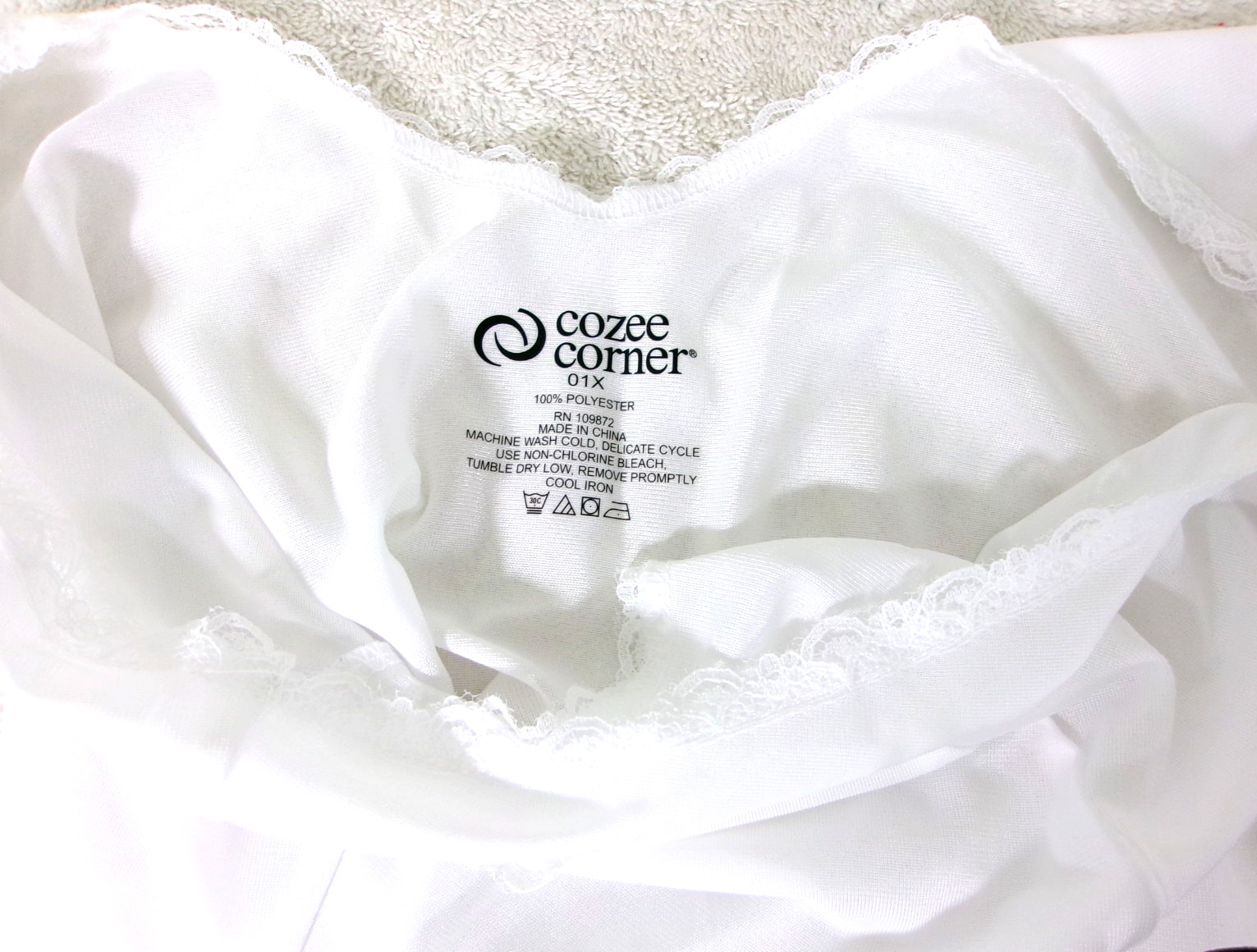 Cozee Corner Women’s Sheer Size 01X White Polyester & Lace Full Slip – NWOT