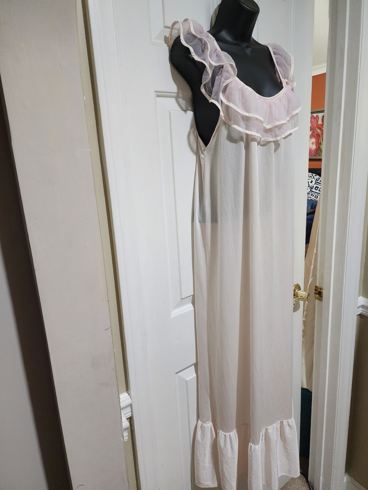 Spotlight Vintage Light Pink Ruffle Long Nightgown Women’s Size Medium