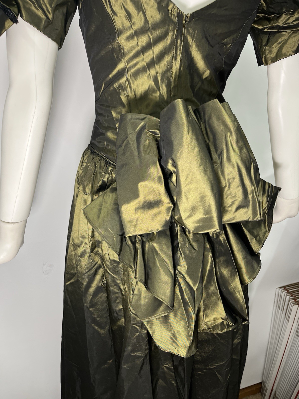 80s Vtg Olive Green Fairytale Gown Gothic Sequined Puff Sleeve Bustle Bow XS – S