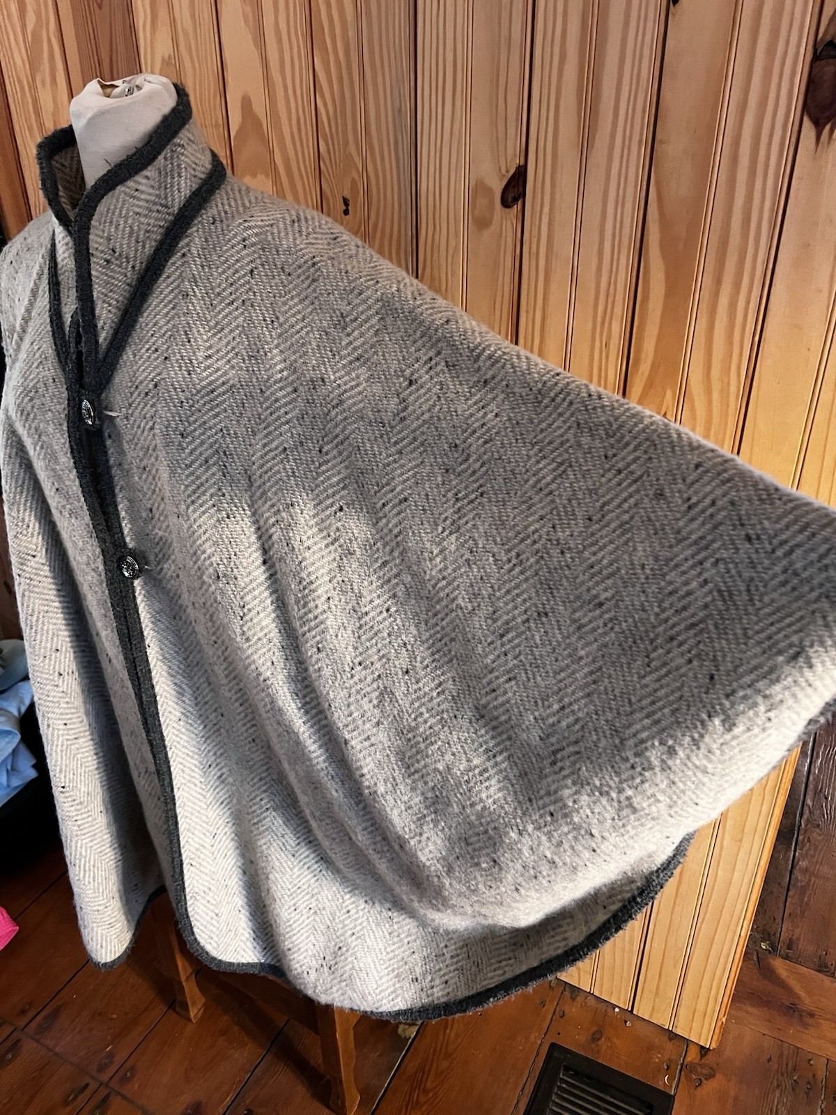 Vtg Wool Poncho Heavy Reversible Gray White Women’s One Size Fits All