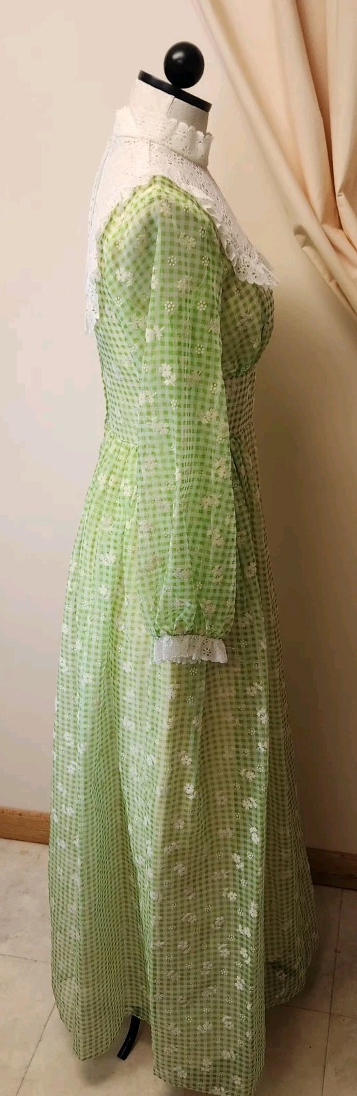 VINTAGE SPRING GREEN FLOCKED SHEER LINED FLORAL LONG DRESS*szS(PicMeasurements)