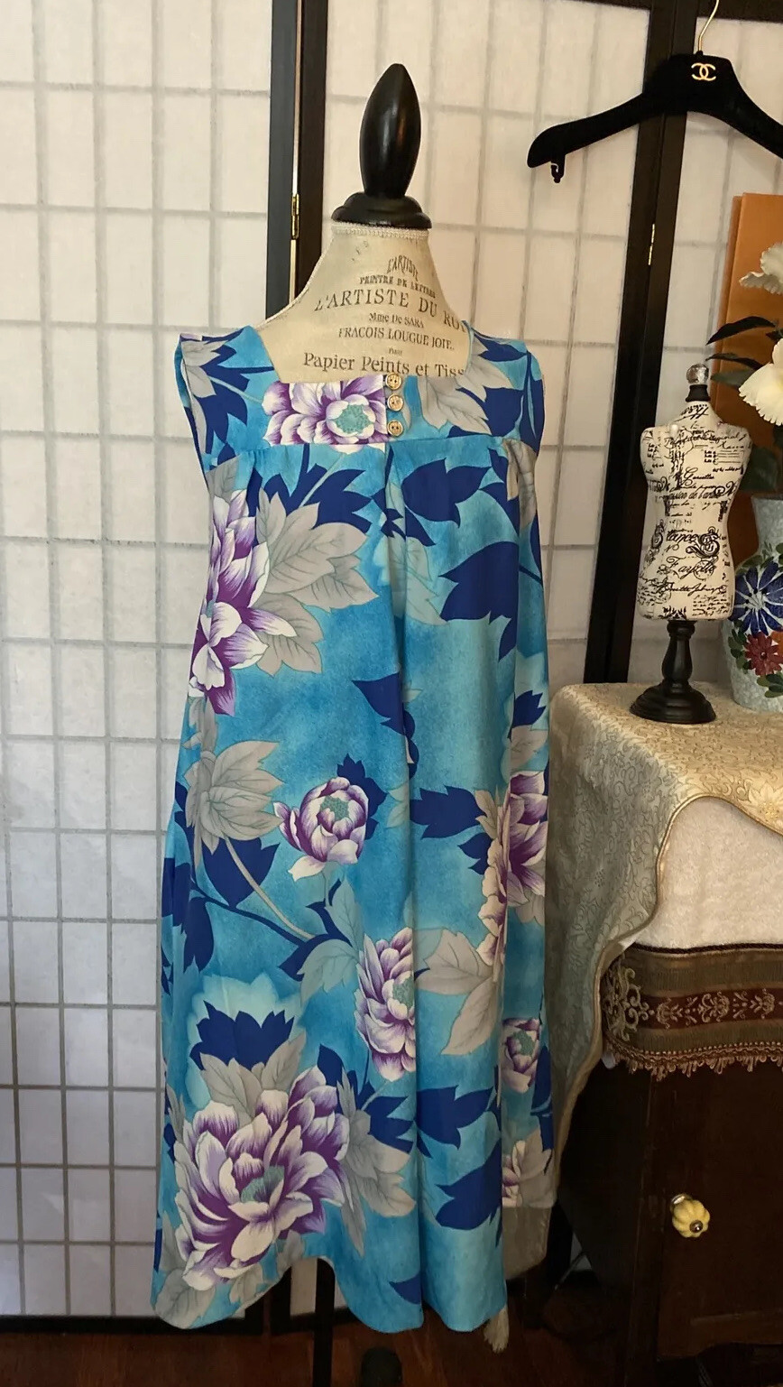 Vintage 1970’s Women Estim. XL/XXL (52” Chest) Soft-Touch Microfiber Dress