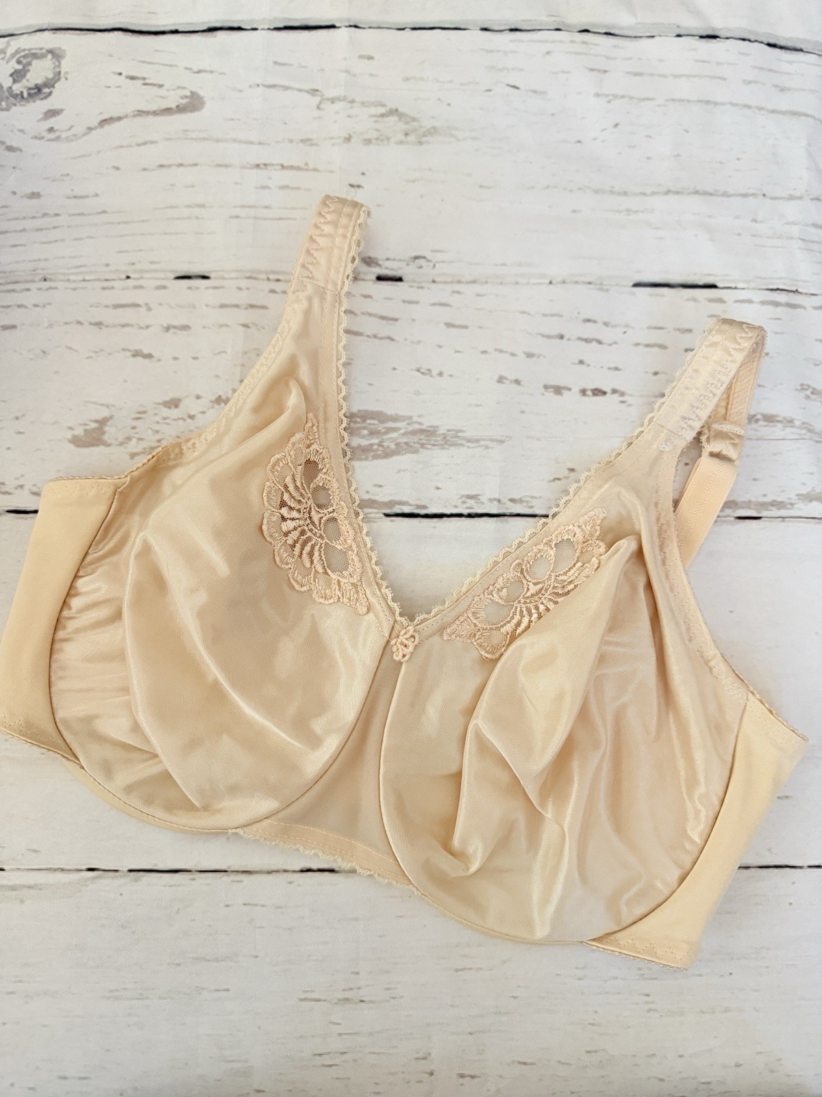 Vintage Playtex Limited NUDE Underwire Satin Lacework Comfort 36D READ