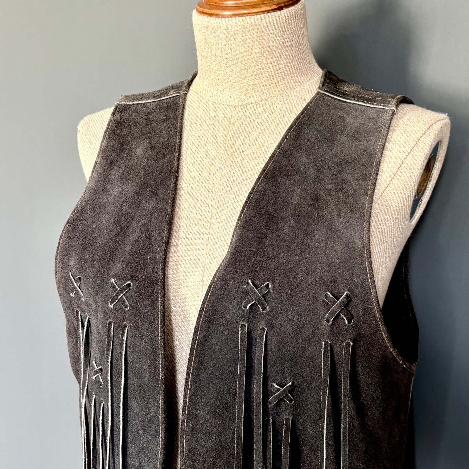 Vintage 1970s Black Suede Fringe Western Vest | Sz 40 | Boho Hippie Leather