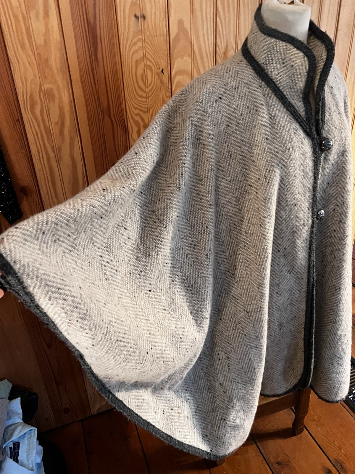 Vtg Wool Poncho Heavy Reversible Gray White Women’s One Size Fits All