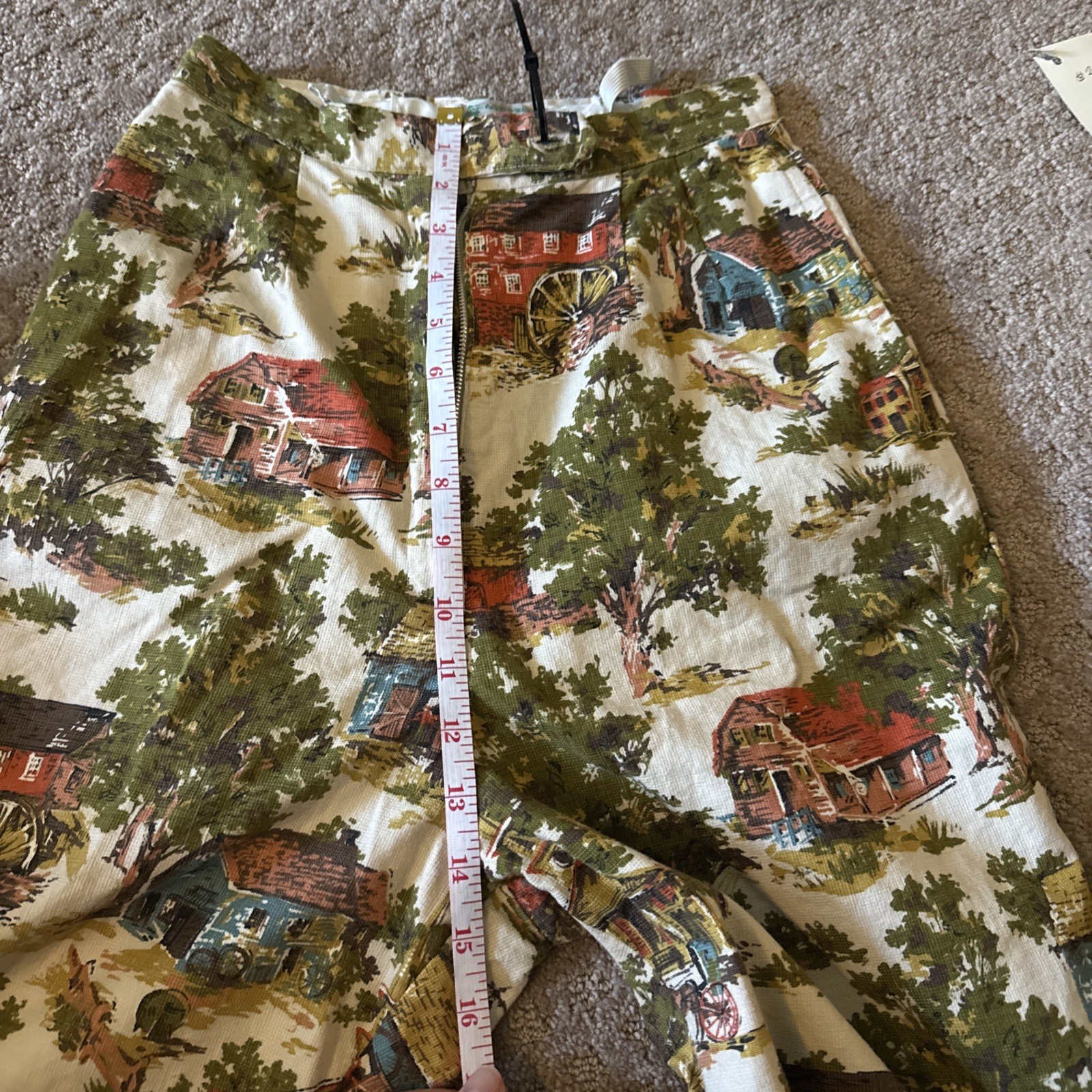 vintage shorts scenic print, featuring a label that reads “Stren by the sea.”