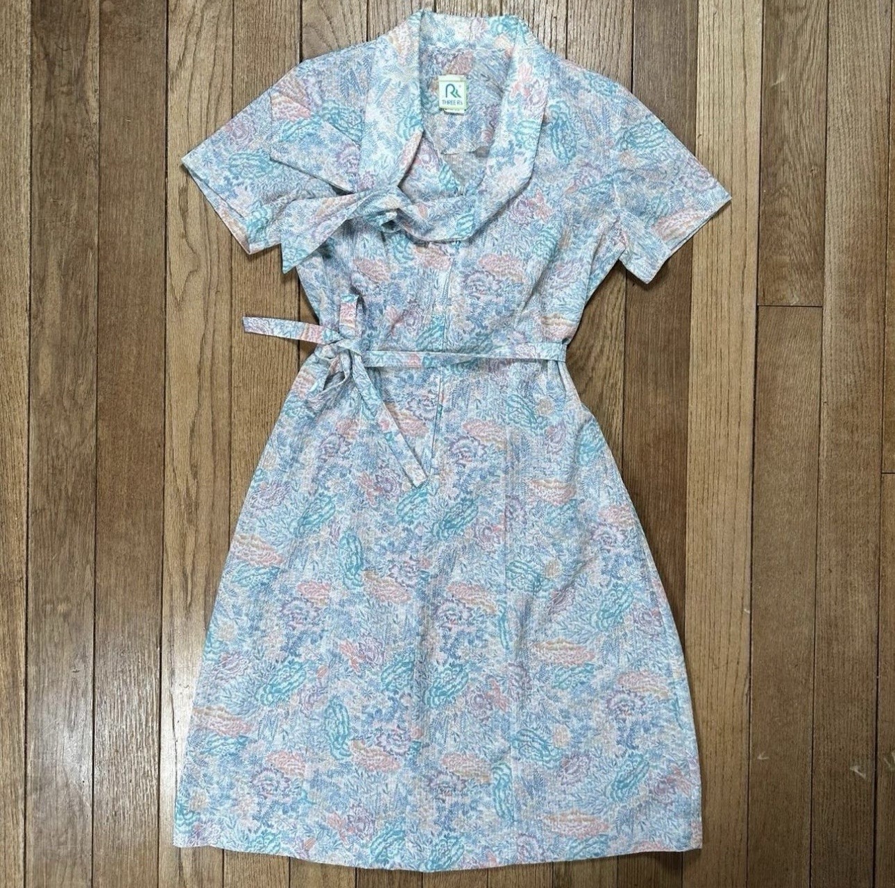Vtg 60’s Three R’s Funky Style Floral Print Short Sleeve Tie Neck Dress! Size S