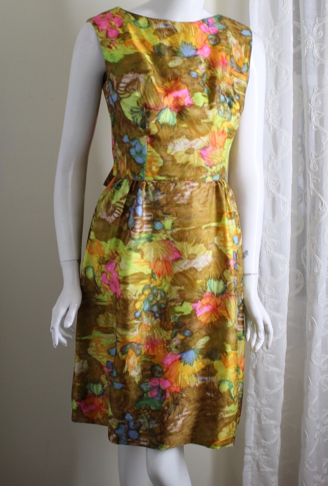 Vintage 1960s Shannon Rodgers Runs S 4 6 8 35″B Silk Sheath Dress Tropical