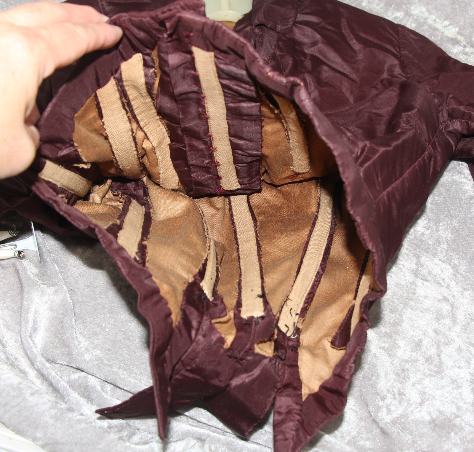 GORGEOUS Condition Antique Victorian Small Taffeta Lady Bodice Beautiful Buttons