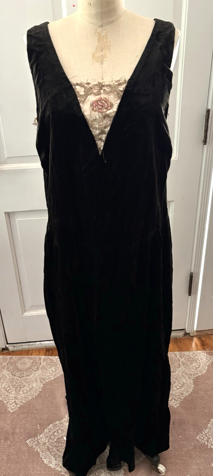 Vintage 1920’s Flapper Art Deco Black Dress w Lace Metalic Lace Accents M/L