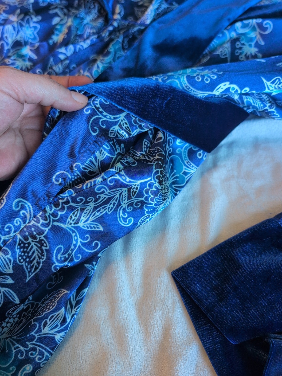 Morgan Taylor Blue Floral Satin Robe L/XL 100% Polyester Silky Belted Pocket Vtg