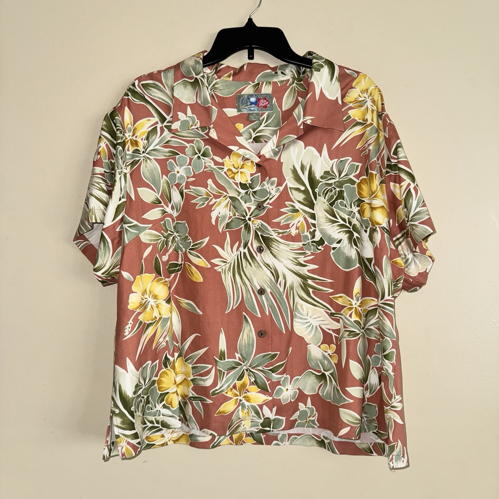 Vintage Hilo Hattie Hawaiian Original Women’s 100% Silk Red Floral Shirt XL